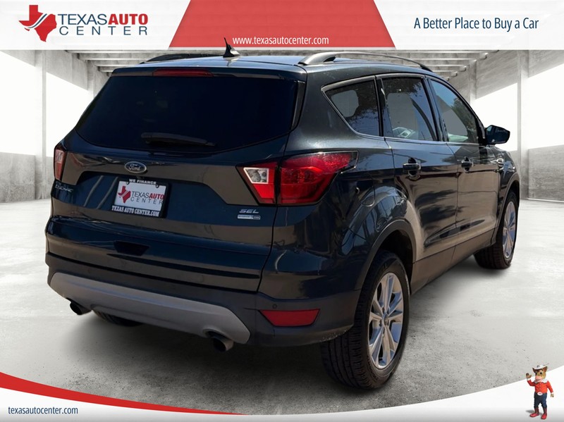 Ford Escape Vehicle Full-screen Gallery Image 7