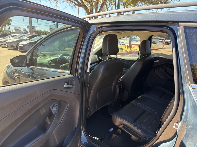 Ford Escape Vehicle Full-screen Gallery Image 10