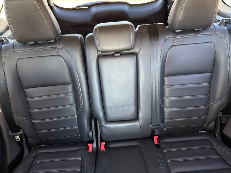 Ford Escape Vehicle Full-screen Gallery Image 13