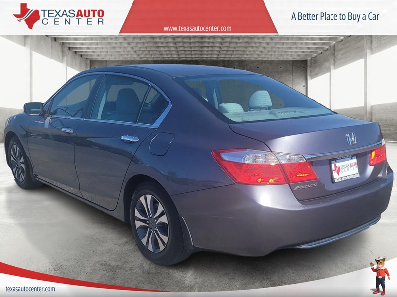 Honda Accord Sedan Vehicle Full-screen Gallery Image 8