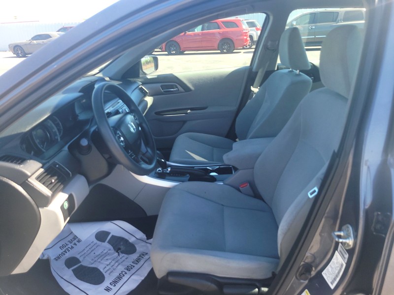 Honda Accord Sedan Vehicle Full-screen Gallery Image 9