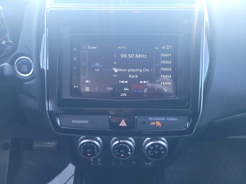 Mitsubishi Outlander Sport Vehicle Full-screen Gallery Image 04