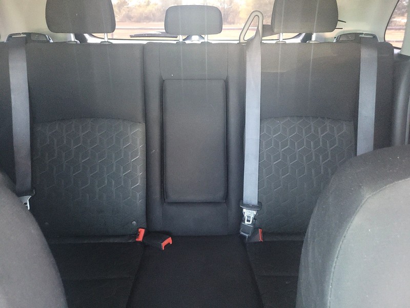 Mitsubishi Outlander Sport Vehicle Full-screen Gallery Image 05