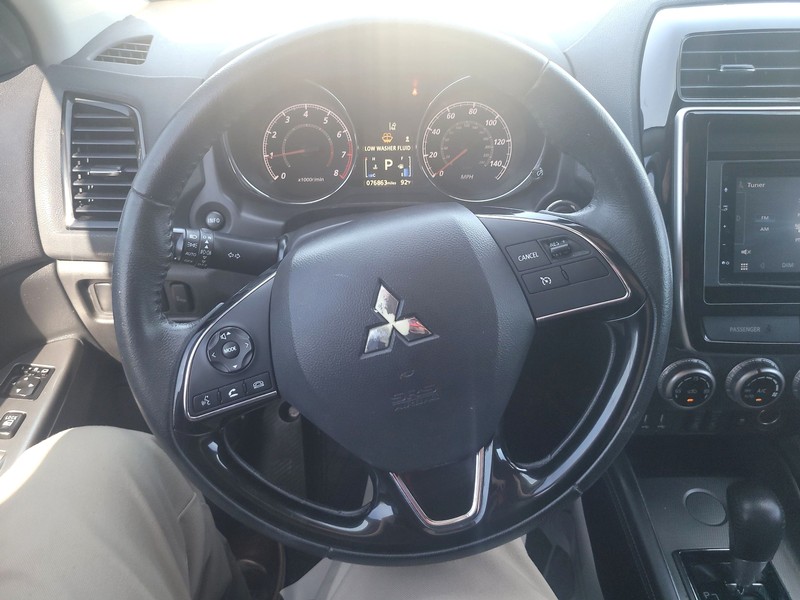 Mitsubishi Outlander Sport Vehicle Full-screen Gallery Image 06