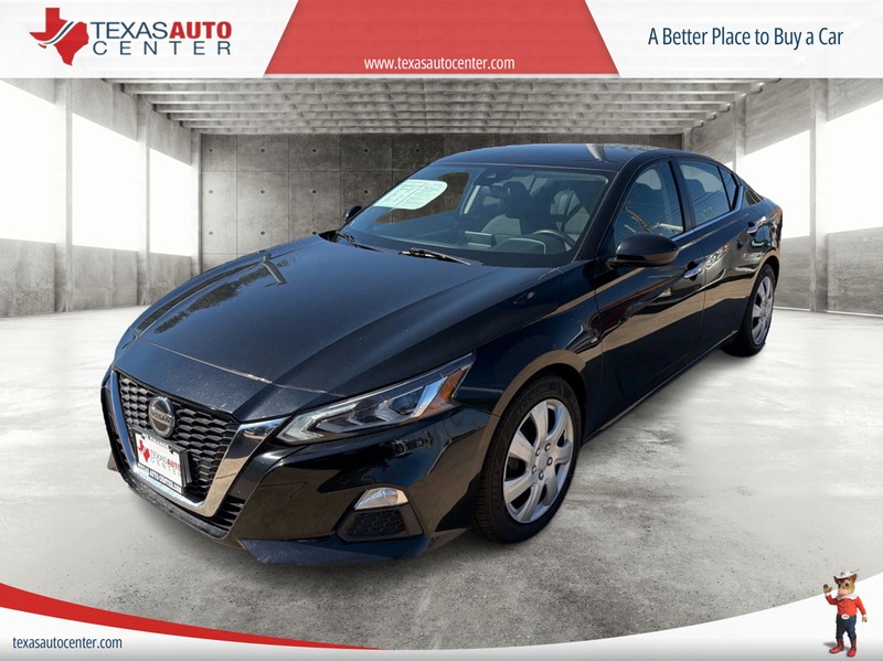 Nissan Altima Vehicle Full-screen Gallery Image 02