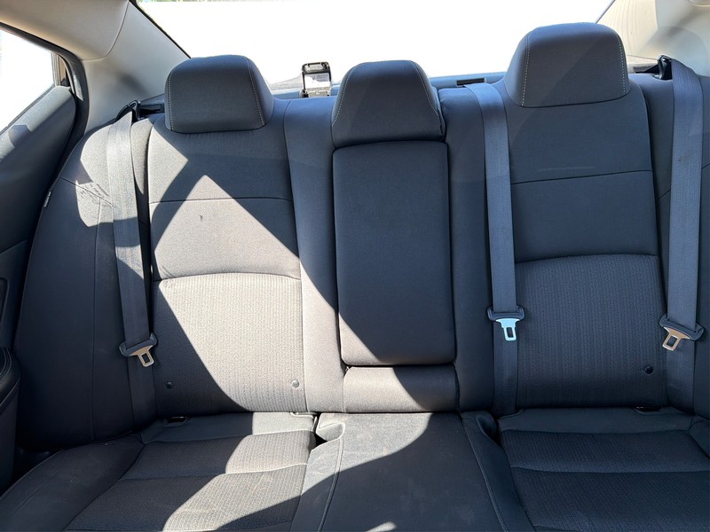 Nissan Altima Vehicle Full-screen Gallery Image 13