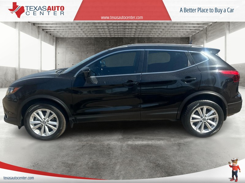 Nissan Rogue Sport Vehicle Full-screen Gallery Image 05