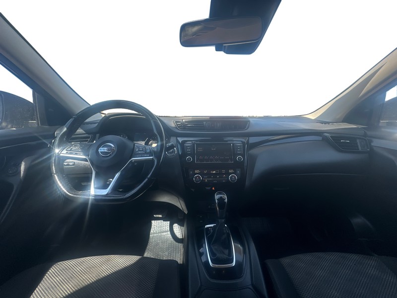 Nissan Rogue Sport Vehicle Full-screen Gallery Image 15