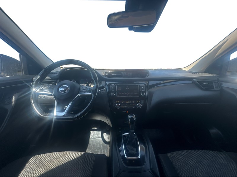 Nissan Rogue Sport Vehicle Full-screen Gallery Image 16