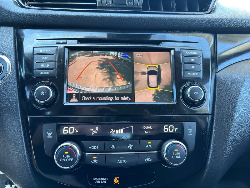 Nissan Rogue Sport Vehicle Full-screen Gallery Image 17