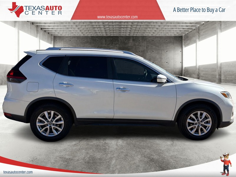 Nissan Rogue Vehicle Full-screen Gallery Image 4