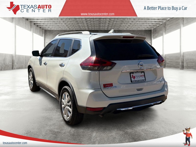 Nissan Rogue Vehicle Full-screen Gallery Image 8