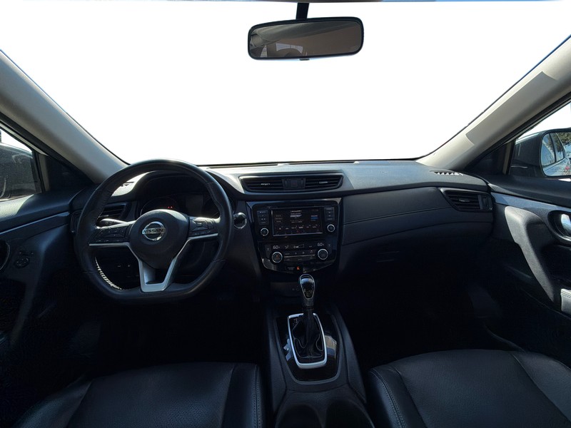 Nissan Rogue Vehicle Full-screen Gallery Image 15