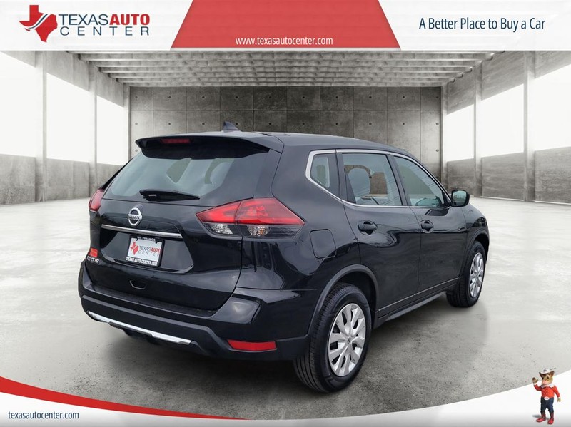 Nissan Rogue Vehicle Full-screen Gallery Image 4