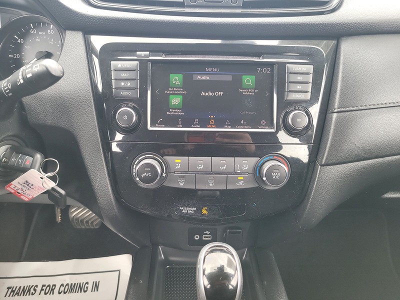 Nissan Rogue Vehicle Full-screen Gallery Image 10