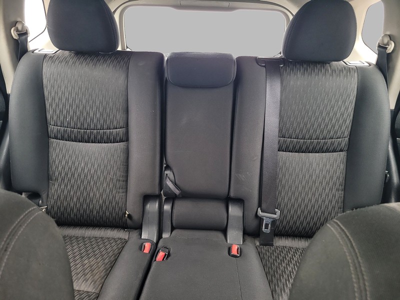 Nissan Rogue Vehicle Full-screen Gallery Image 11