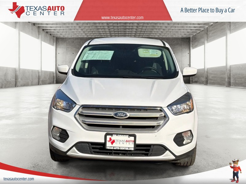 Ford Escape Vehicle Full-screen Gallery Image 3