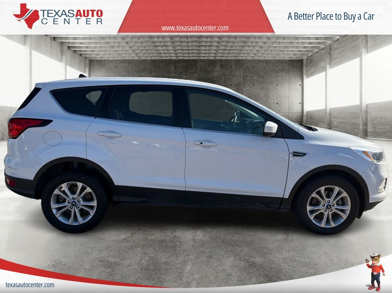 Ford Escape Vehicle Full-screen Gallery Image 4