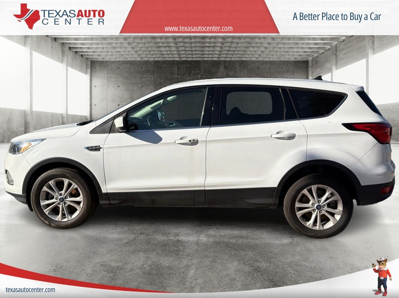 Ford Escape Vehicle Full-screen Gallery Image 5