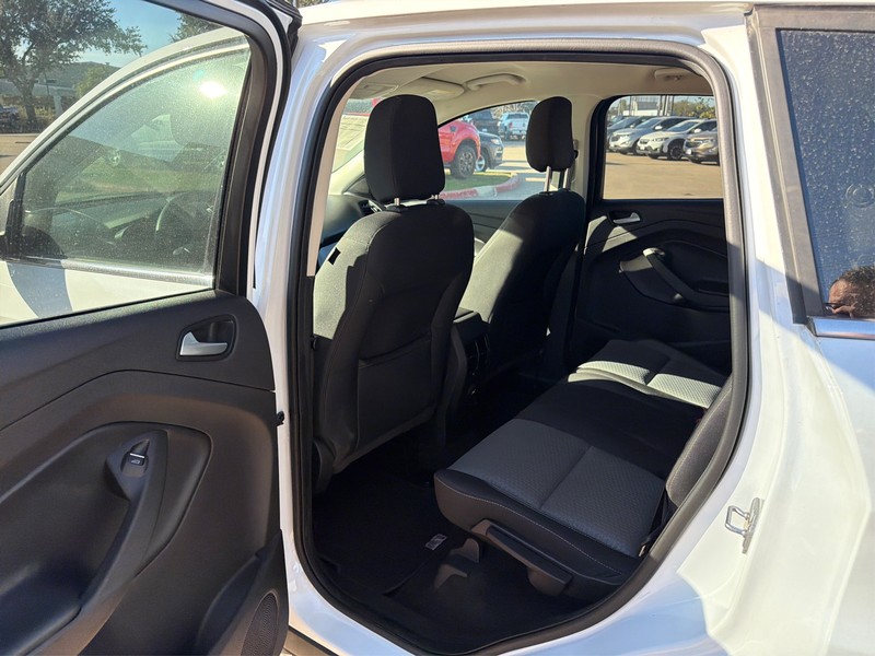 Ford Escape Vehicle Full-screen Gallery Image 10