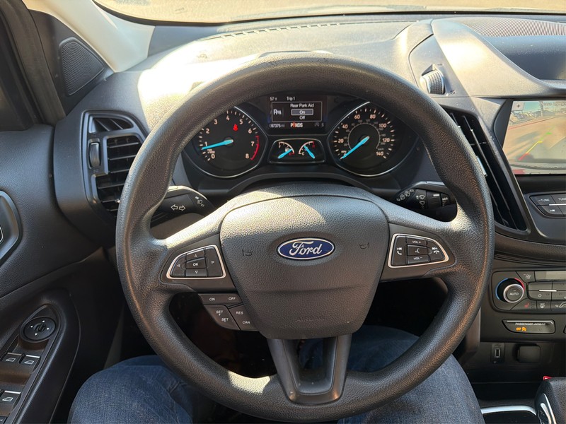 Ford Escape Vehicle Full-screen Gallery Image 14