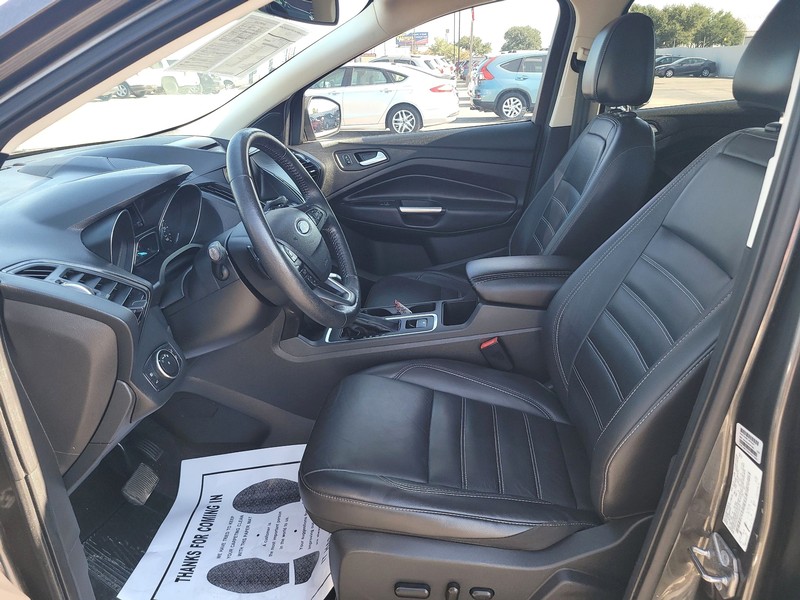 Ford Escape Vehicle Full-screen Gallery Image 9