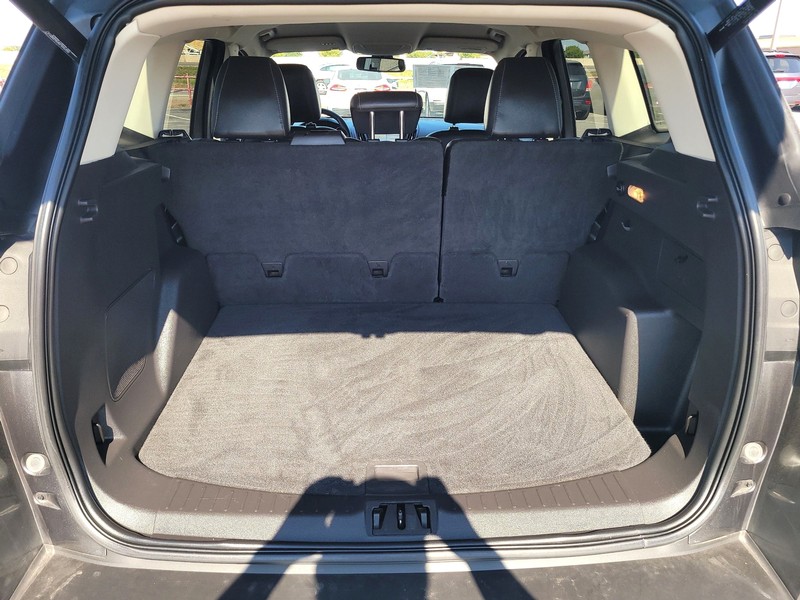 Ford Escape Vehicle Full-screen Gallery Image 11