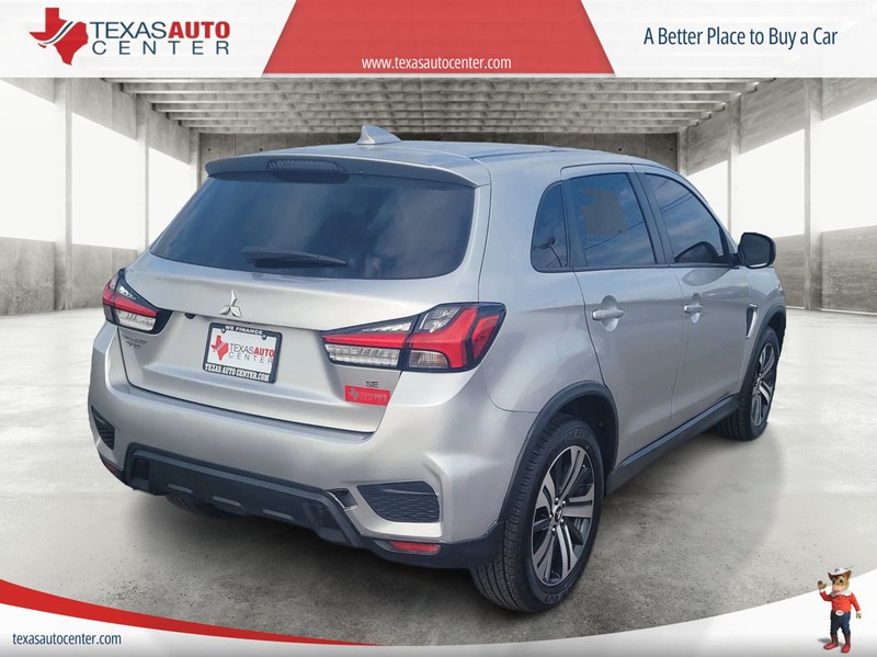 Mitsubishi Outlander Sport Vehicle Full-screen Gallery Image 7