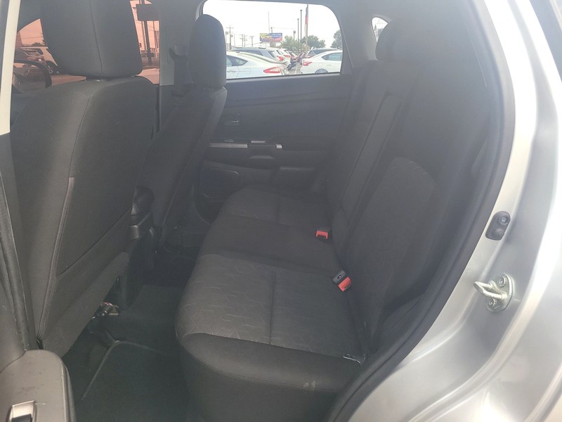 Mitsubishi Outlander Sport Vehicle Full-screen Gallery Image 10