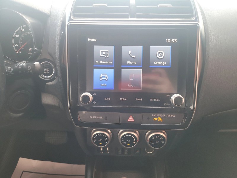 Mitsubishi Outlander Sport Vehicle Full-screen Gallery Image 12