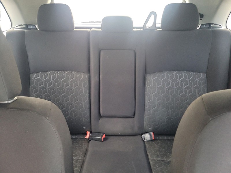 Mitsubishi Outlander Sport Vehicle Full-screen Gallery Image 13