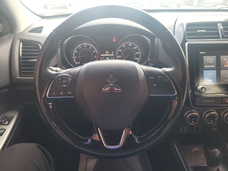 Mitsubishi Outlander Sport Vehicle Full-screen Gallery Image 14