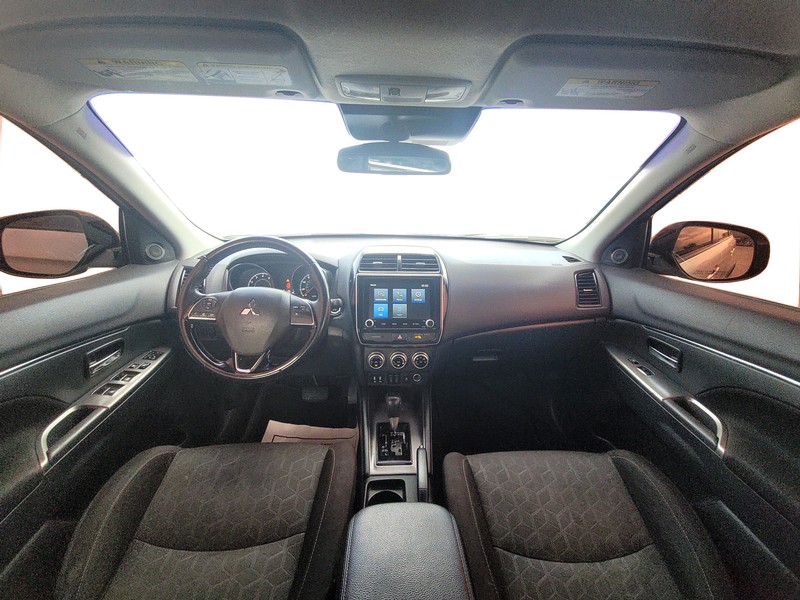 Mitsubishi Outlander Sport Vehicle Full-screen Gallery Image 15