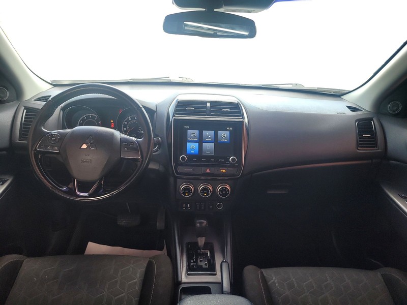 Mitsubishi Outlander Sport Vehicle Full-screen Gallery Image 16