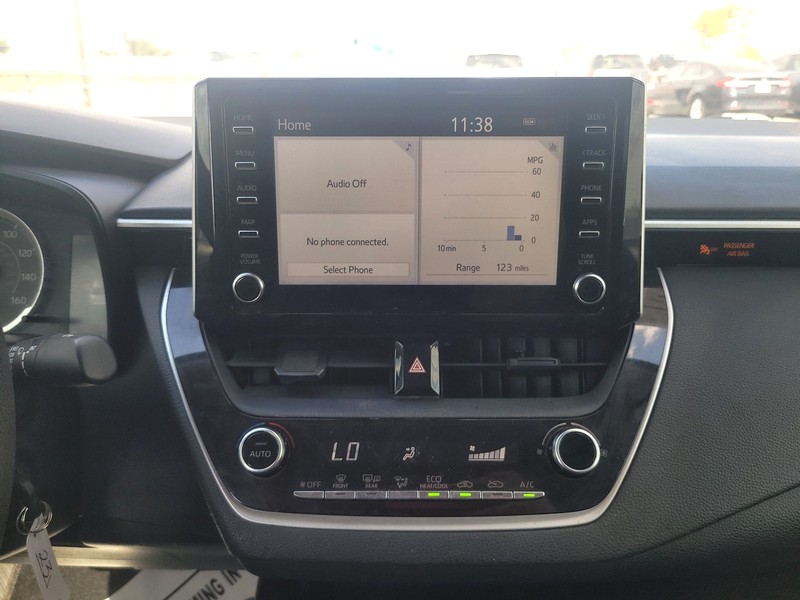 Toyota Corolla Vehicle Full-screen Gallery Image 11