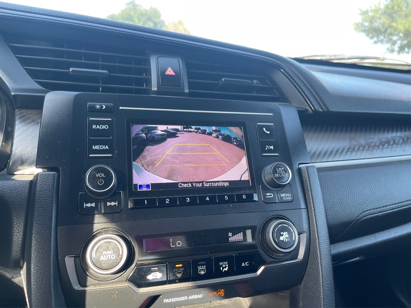 Honda Civic Hatchback Vehicle Full-screen Gallery Image 16