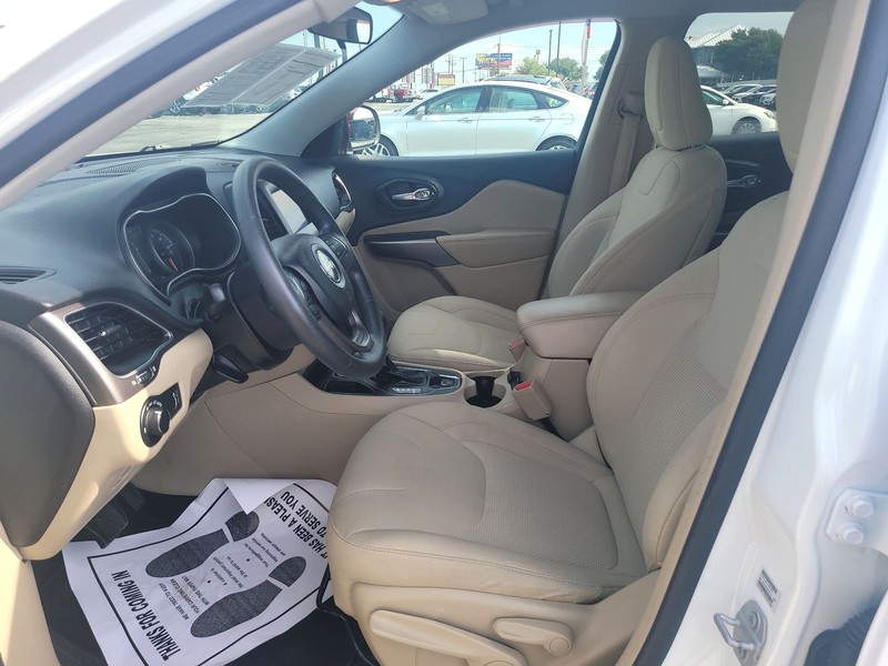 Jeep Cherokee Vehicle Full-screen Gallery Image 9