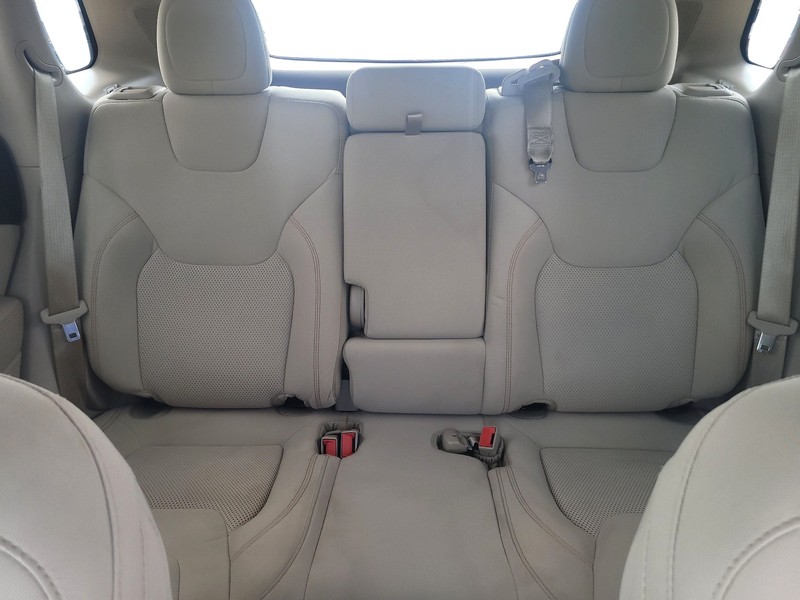 Jeep Cherokee Vehicle Full-screen Gallery Image 13