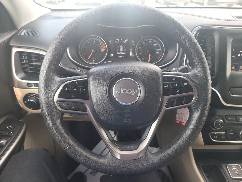 Jeep Cherokee Vehicle Full-screen Gallery Image 14