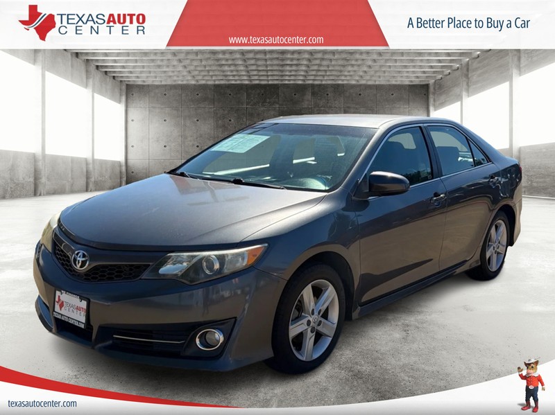 Toyota Camry Vehicle Full-screen Gallery Image 02