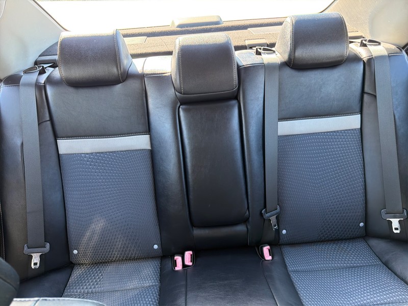 Toyota Camry Vehicle Full-screen Gallery Image 13