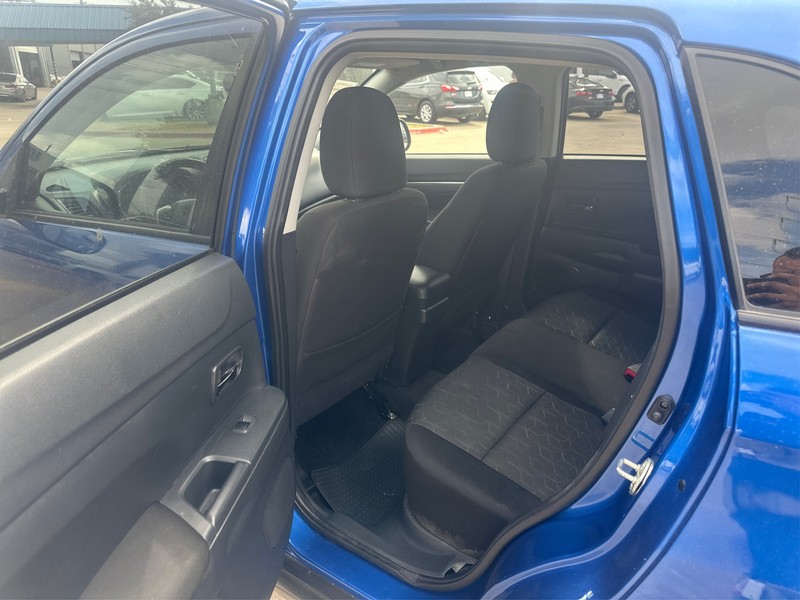 Mitsubishi Outlander Sport Vehicle Full-screen Gallery Image 10