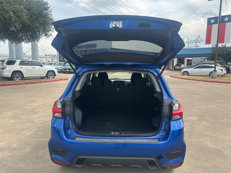 Mitsubishi Outlander Sport Vehicle Full-screen Gallery Image 11