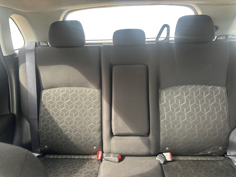 Mitsubishi Outlander Sport Vehicle Full-screen Gallery Image 13