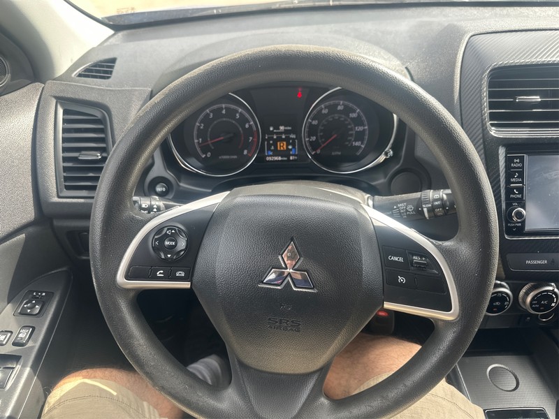 Mitsubishi Outlander Sport Vehicle Full-screen Gallery Image 14