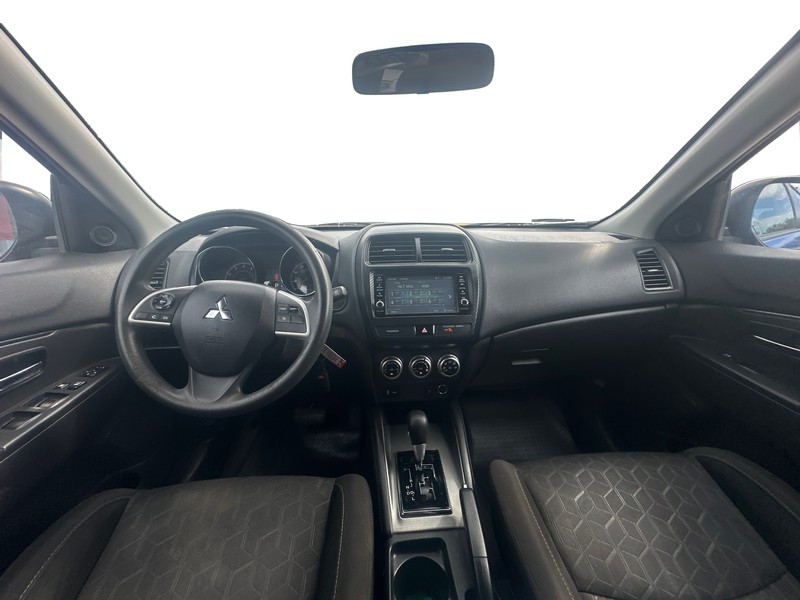 Mitsubishi Outlander Sport Vehicle Full-screen Gallery Image 15