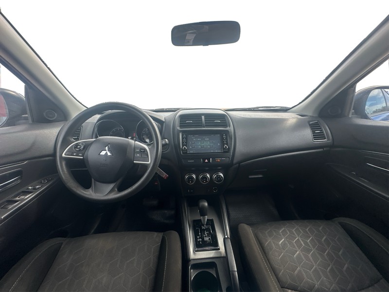 Mitsubishi Outlander Sport Vehicle Full-screen Gallery Image 16