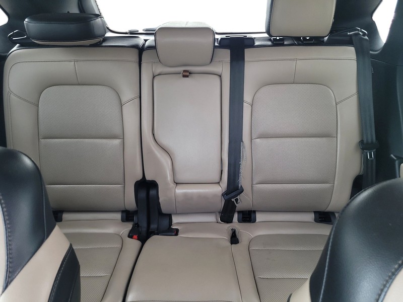 Ford Escape Vehicle Full-screen Gallery Image 13