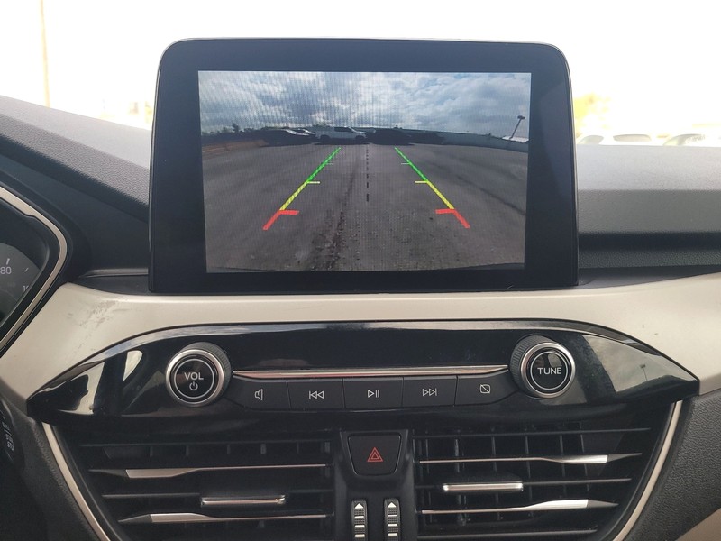 Ford Escape Vehicle Full-screen Gallery Image 18