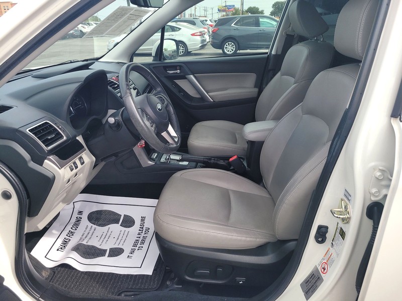 Subaru Forester Vehicle Full-screen Gallery Image 09